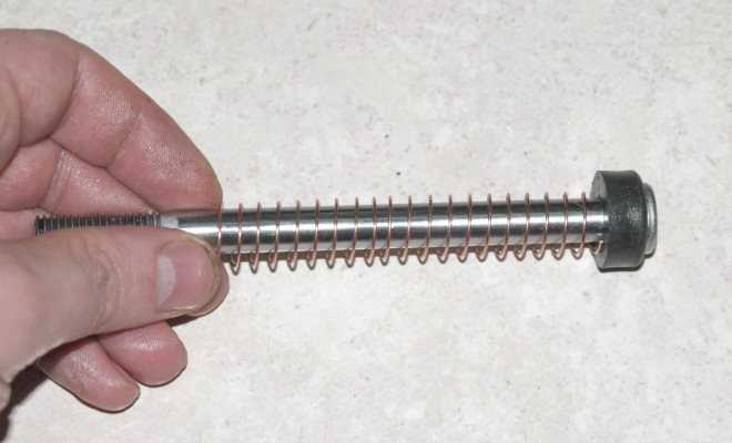 Применение пружины для создания настенного держателя инструментов