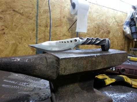 Как использовать обрезки рельсы в качестве наковальни