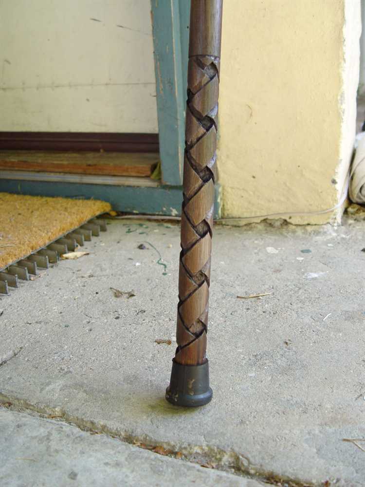 Использование стального троса для установки растяжек в строительных работах