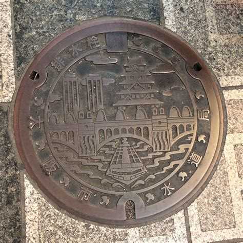 Чем отличаются дождевые, бытовые и промышленные люки