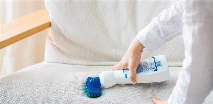 Как избавиться от пятен на мягкой мебели в домашних условиях