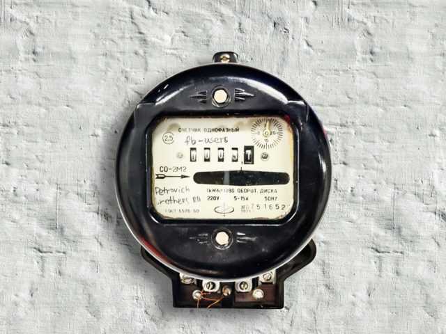 Как измеряет электричество стандартный счетчик: мощность или потребленную энергию