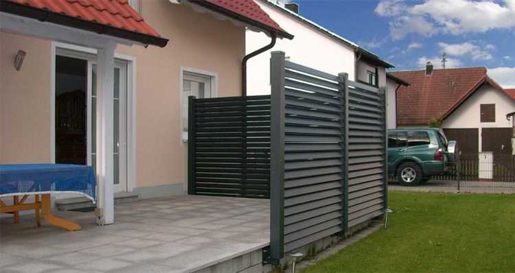 Что посадить перед забором со стороны улицы частного дома