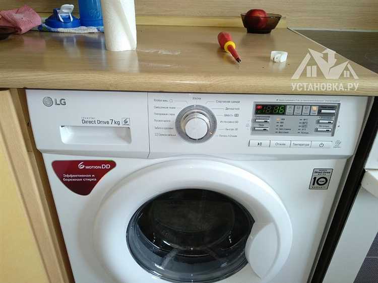 Виды дополнительных столиков и полок для стиральной машины