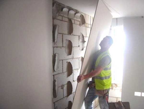 Температурные и влажностные условия для приклеивания гипса к бетону