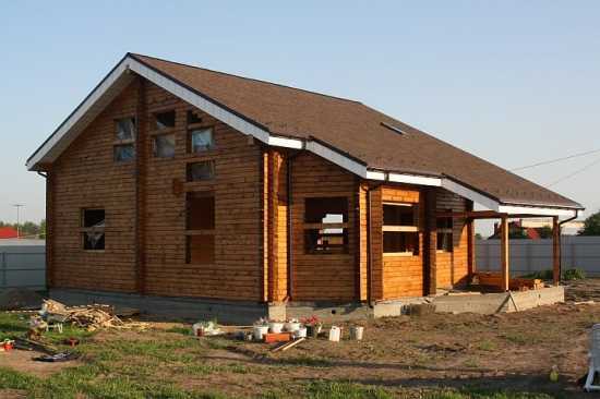 Сравнение сроков службы различных изоляторов в контакте с деревом