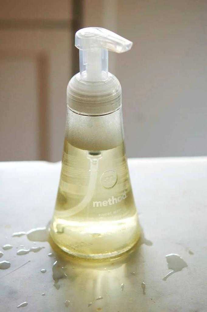 Почему мыльный налет остается после мытья