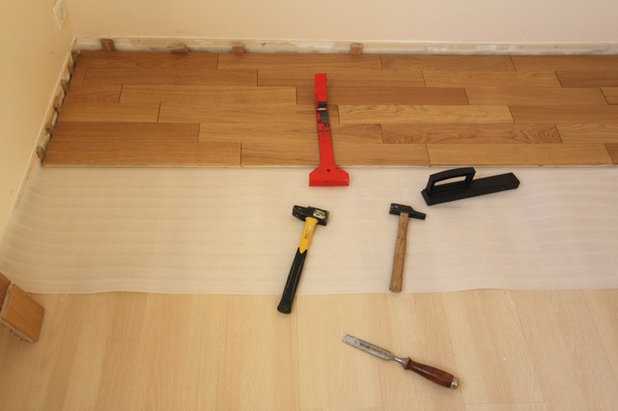 Использование монтажной пены под половые доски