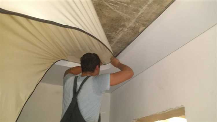 Риски повреждения потолка при покраске стен после его установки