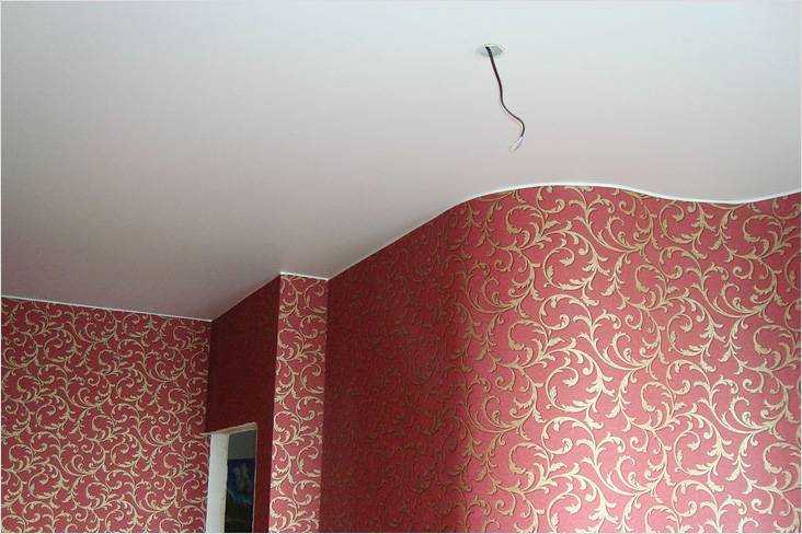 Что выполнять сначала: покраску стен или монтаж натяжного потолка