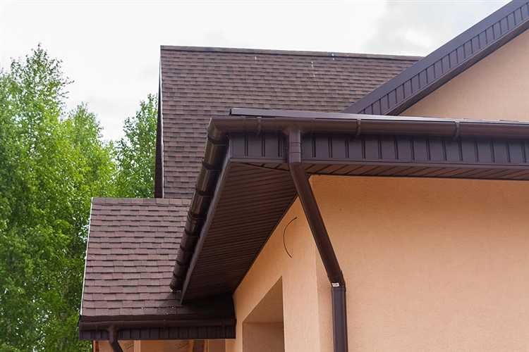 Софиты для крыши: виды, монтаж и фото примеры