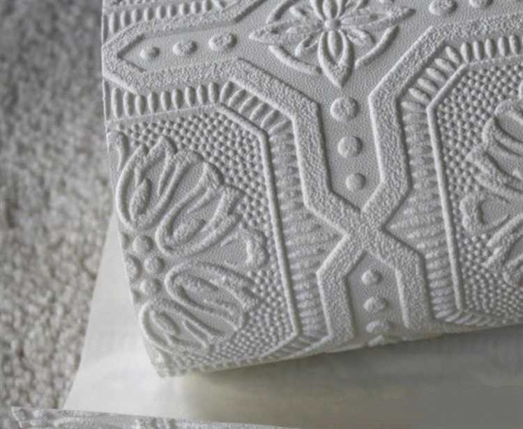 Чем отличается процесс поклейки от обычных бумажных обоев