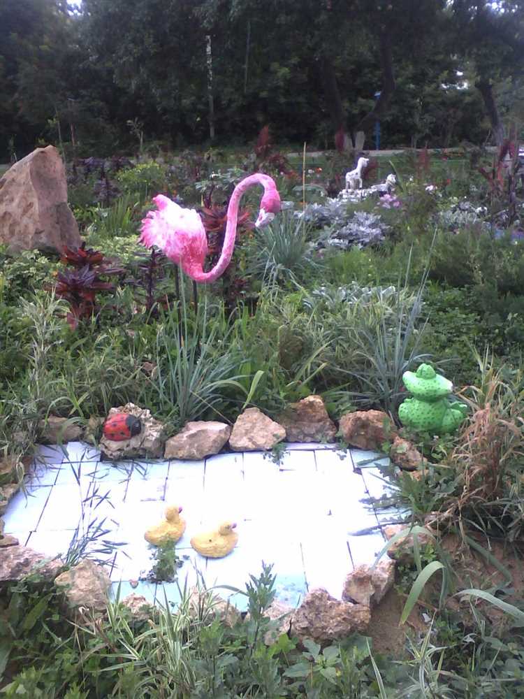 Использование натуральных материалов в декоре двора