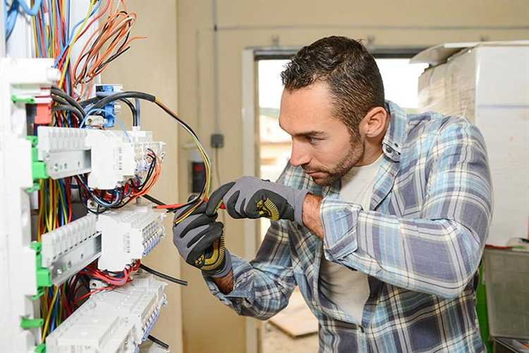 Какие обязанности входят в работу электромонтера