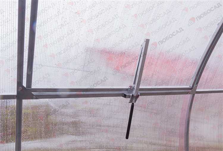 Оптимальная высота установки форточек в зависимости от конструкции теплицы