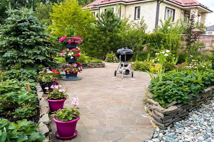 Как выбрать оптимальную ширину грядок вдоль забора