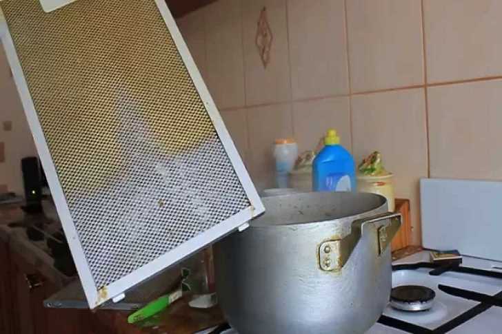 Как часто нужно чистить вытяжку