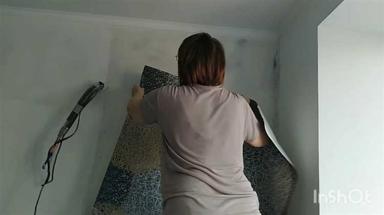 Обрезка обоев вдоль рам и краёв откоса