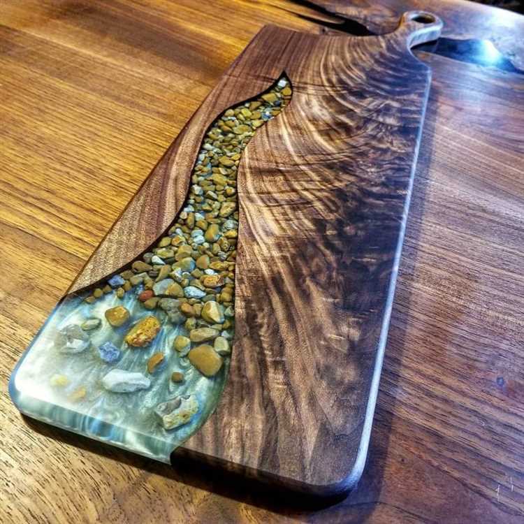 Как смешивать компоненты эпоксидной смолы для заливки