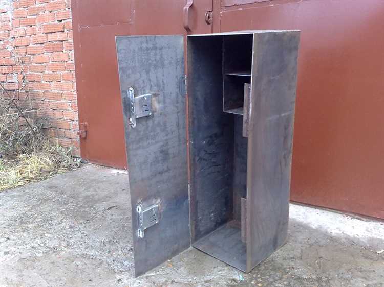 Разметка и резка металлических листов под размеры будущего сейфа