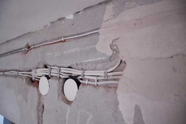 Заделка штробы после укладки проводки в газобетоне