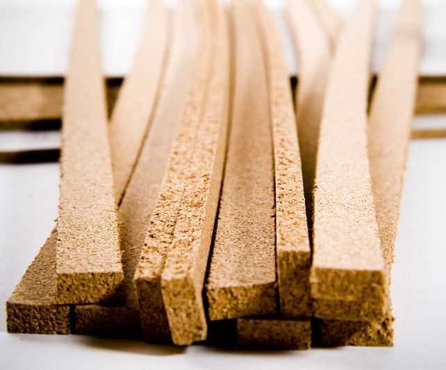 Использование герметика и пробки для заполнения шва