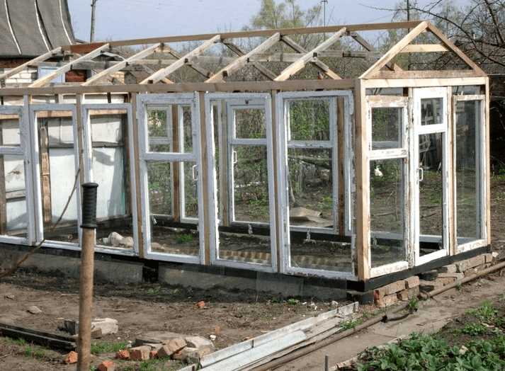 Утепление теплицы: как улучшить теплоизоляцию с помощью старых оконных рам?