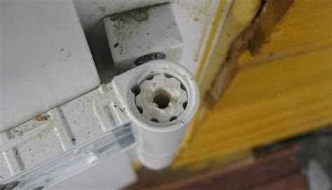 Какие инструменты понадобятся для снятия двери