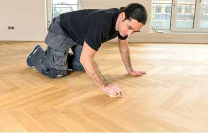 Как снять лак с паркета