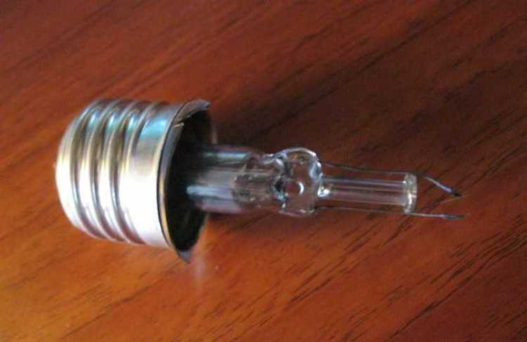 Пошаговое снятие цоколя с лампочки с минимальными усилиями