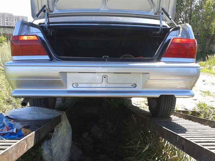 Снятие боковых креплений задней полки