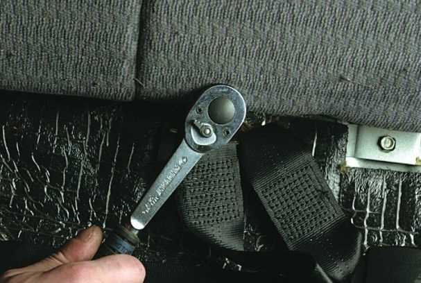 Подготовка инструментов и условий для демонтажа полки