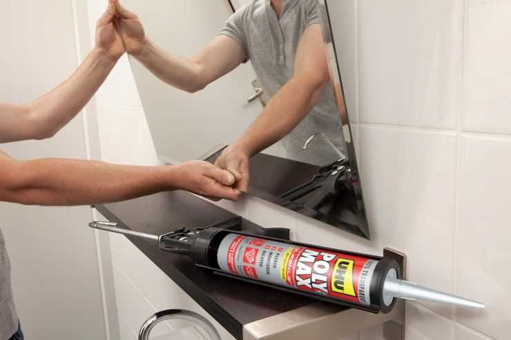 Как снять зеркало с плитки в ванной