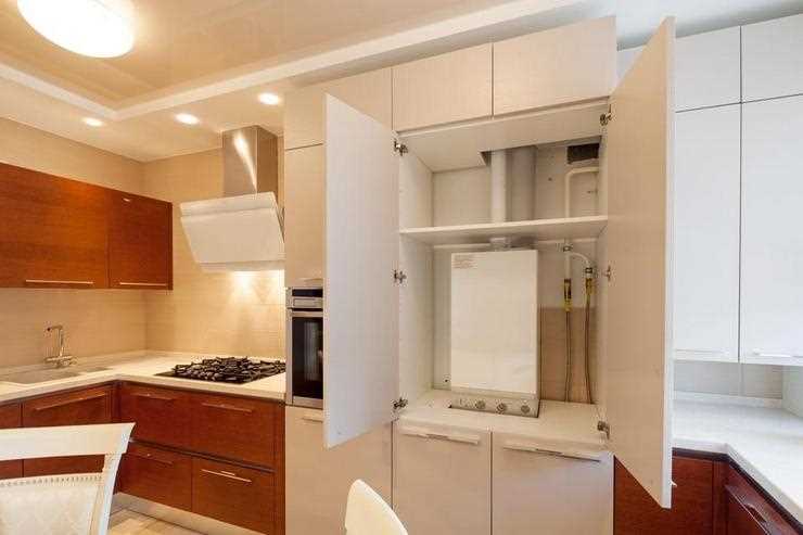 Использование открытых полок и ниш для скрытия прибора