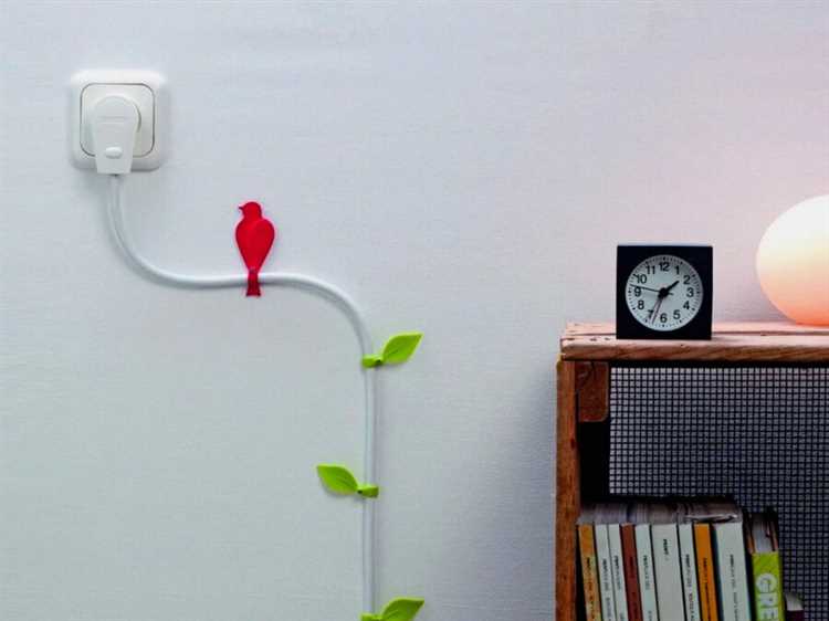 Использование коробов и накладных панелей в интерьере с натяжным потолком