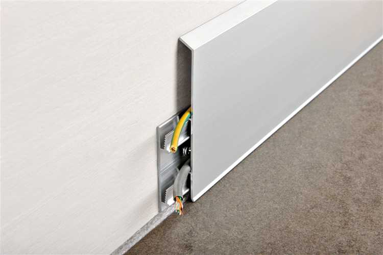 Как спрятать провод в углу между стеной и потолком без креплений на дюбеля