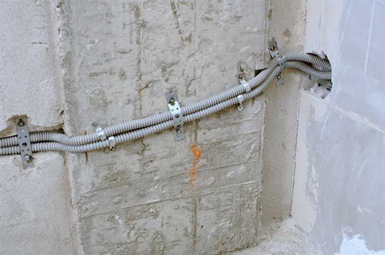 Как спрятать провода на потолке без штробления