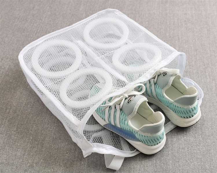 Можно ли стирать стельки вручную и чем это лучше машинной стирки