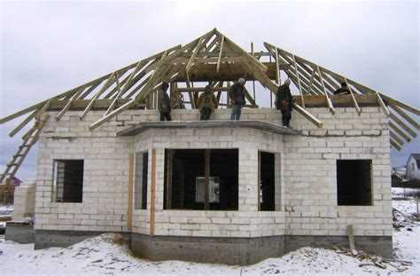 Укладка армопояса и подготовка к монтажу перекрытий