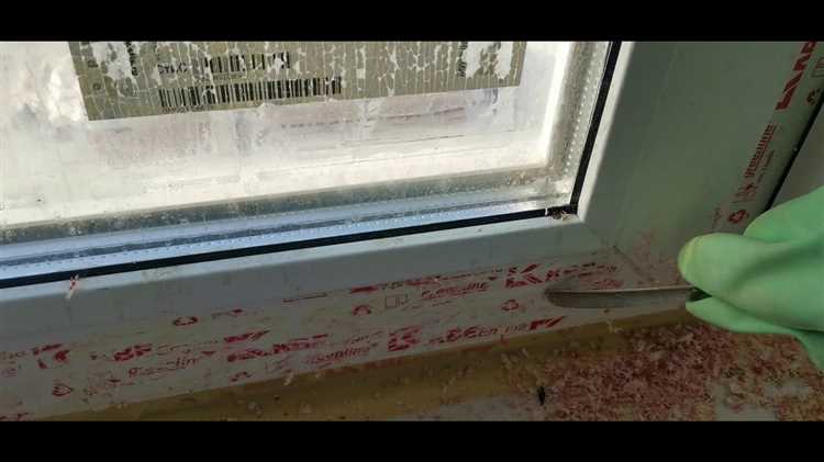 Как аккуратно поддеть край старой пленки без царапин