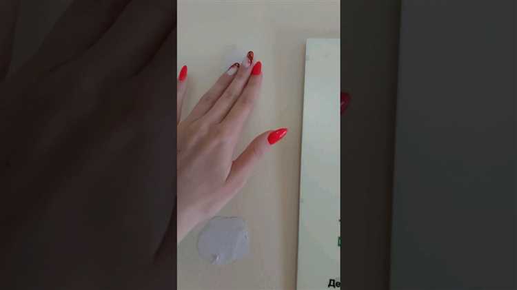 Как удалить жидкие гвозди с разных типов тканей