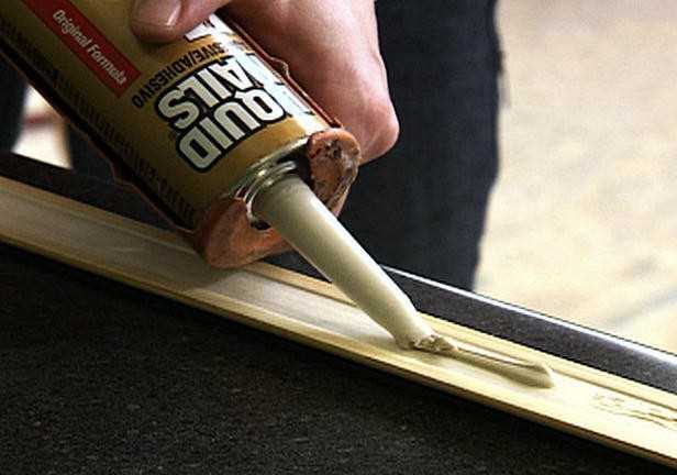 Как удалить жидкие гвозди с одежды