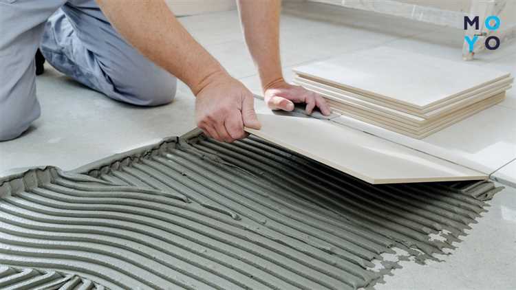 Правильное нанесение клея на основание при укладке сверху вниз