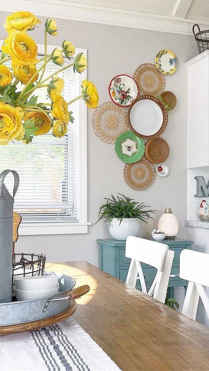 Как украсить пустую стену на кухне