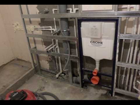 Крепление рамы инсталляции к основанию и стене