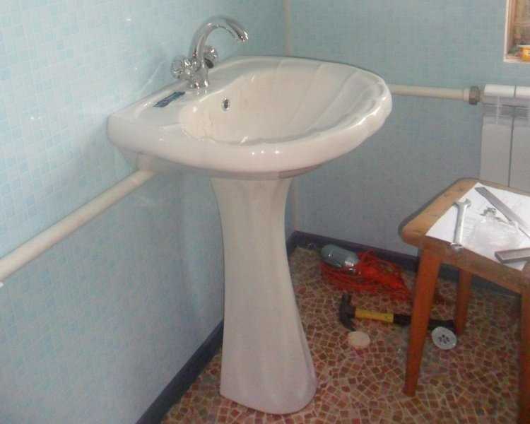 Как установить раковину в ванной