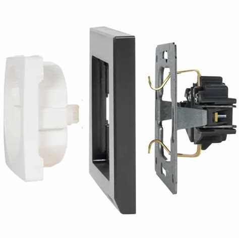 Проверка работы розетки и визуальный контроль установки