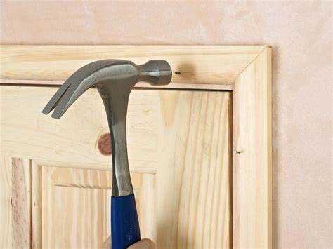 Выбор и распил телескопических наличников по размеру дверного блока