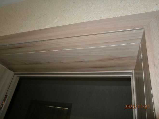 Установка вертикальных стоек телескопических наличников