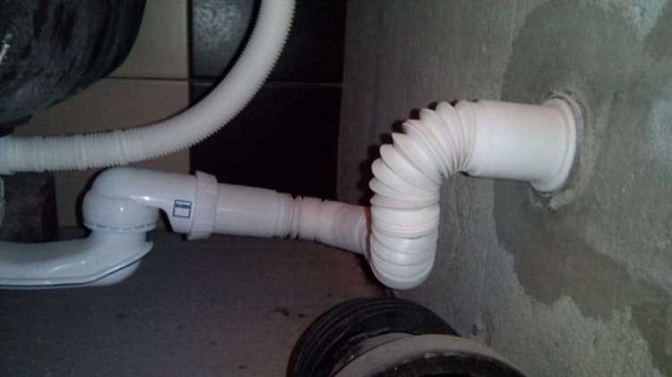 Механизм работы переливного устройства в ванной